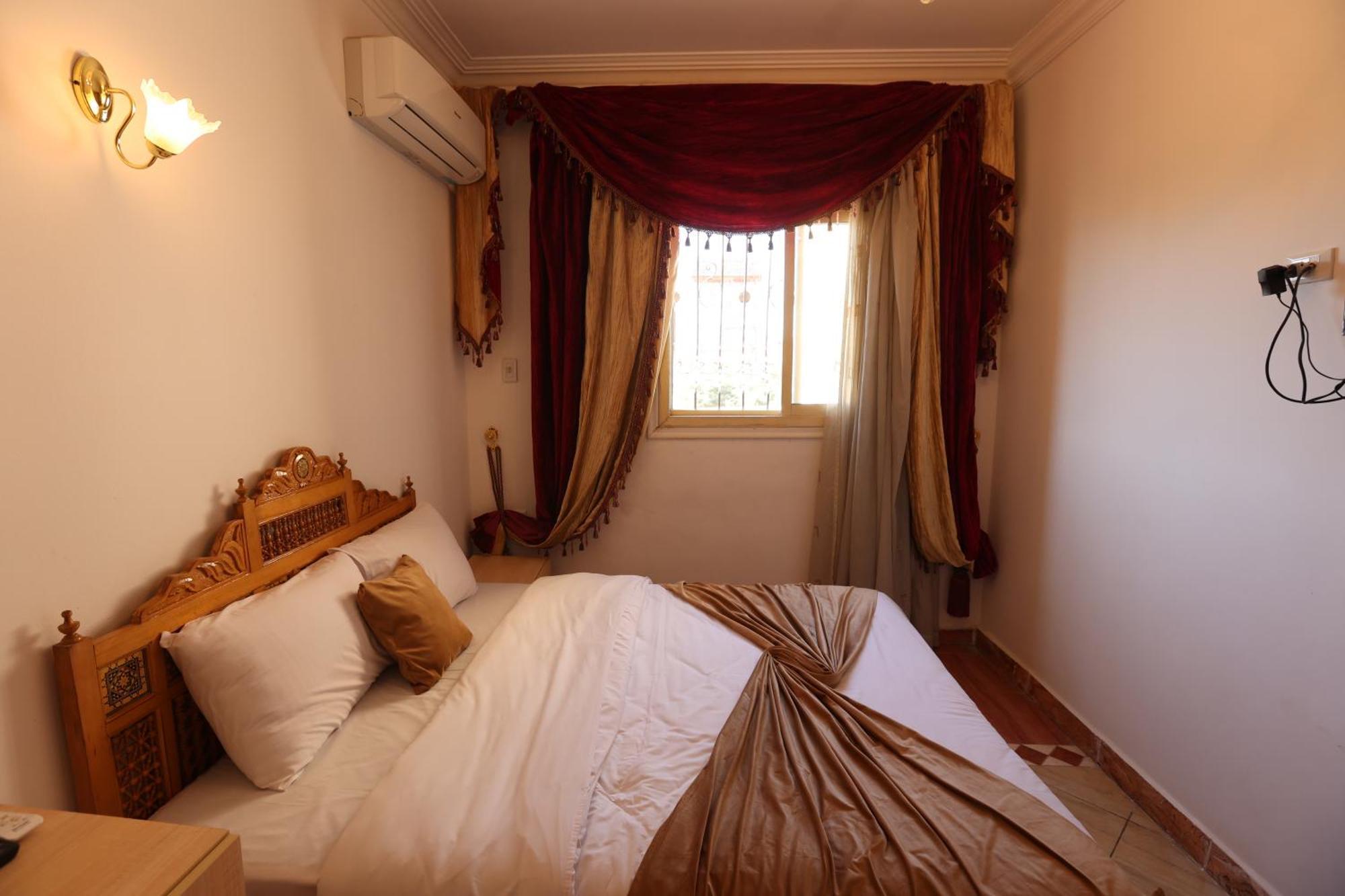 Eagles Pyramids View Hotel Kafret el-Gabal Exterior foto